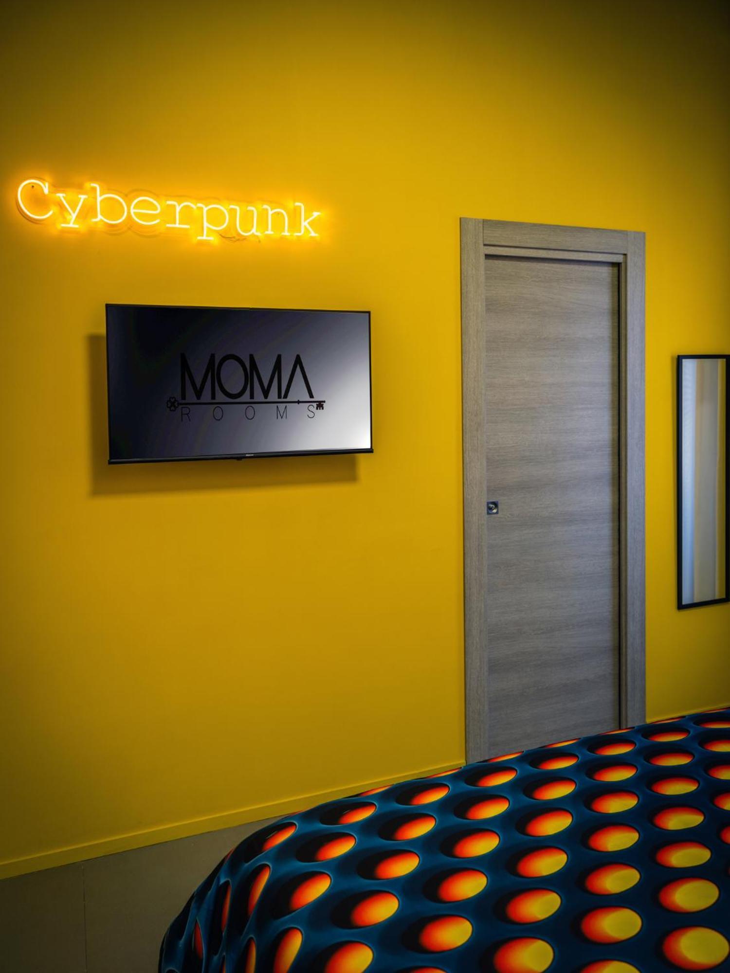 Momarooms * Naples